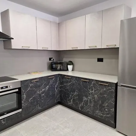 Luxury At Barbara Properties -brand New شقة *