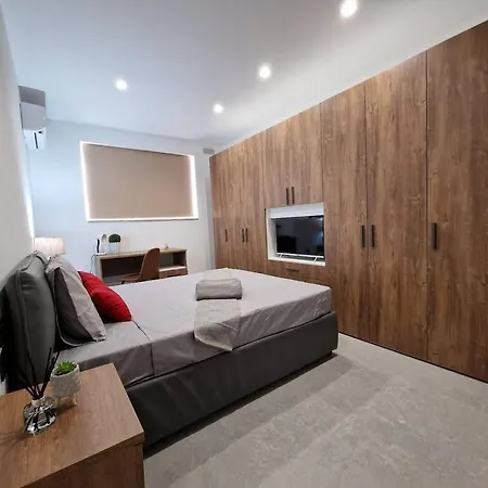 Luxury At Barbara Properties -brand New شقة خليج سانت بول
