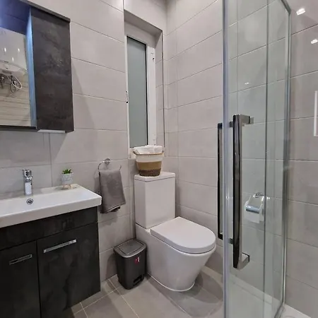 Luxury At Barbara Properties -brand New 아파트 세인트폴스베이